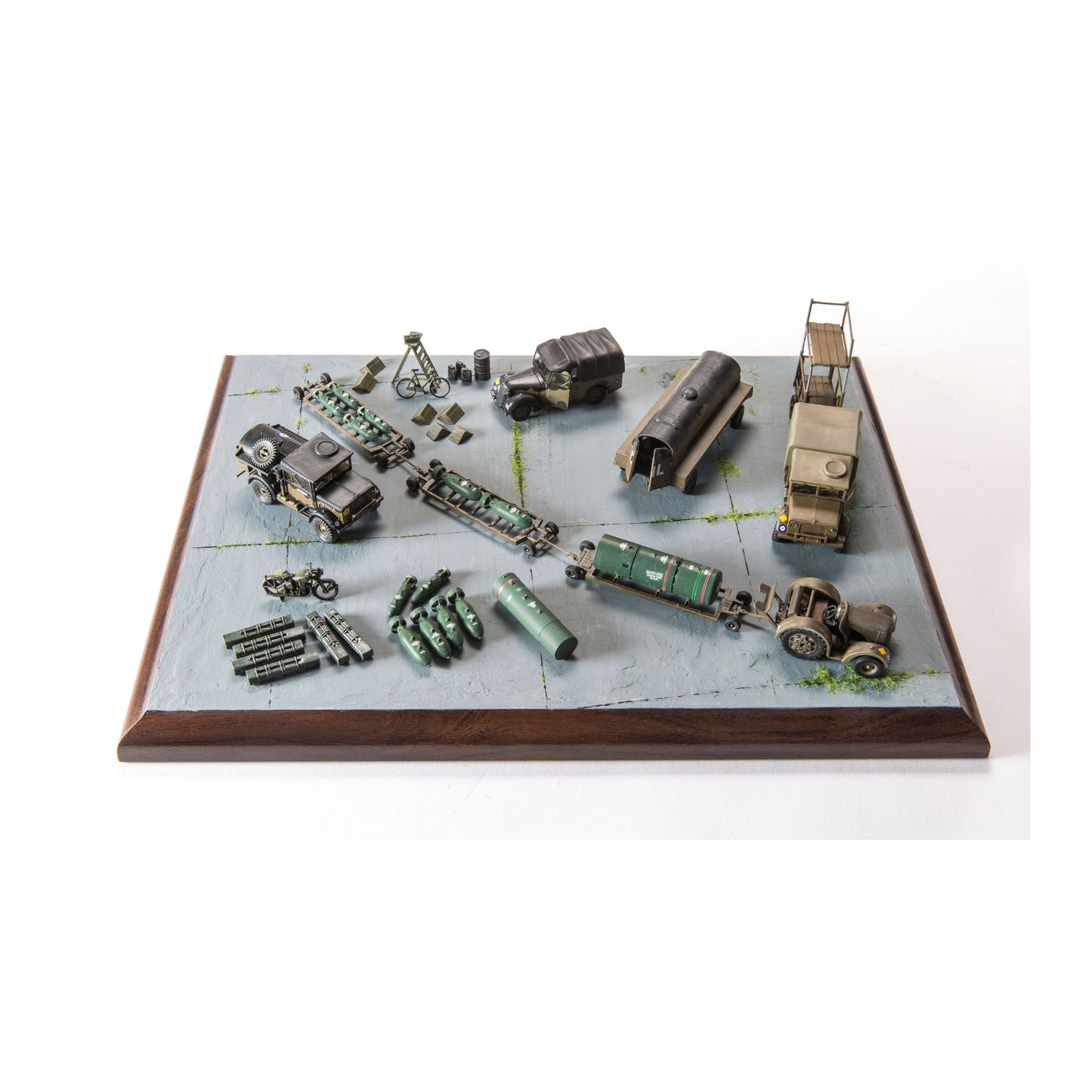 Airfix WWII RAF bomber re-supply set diorama