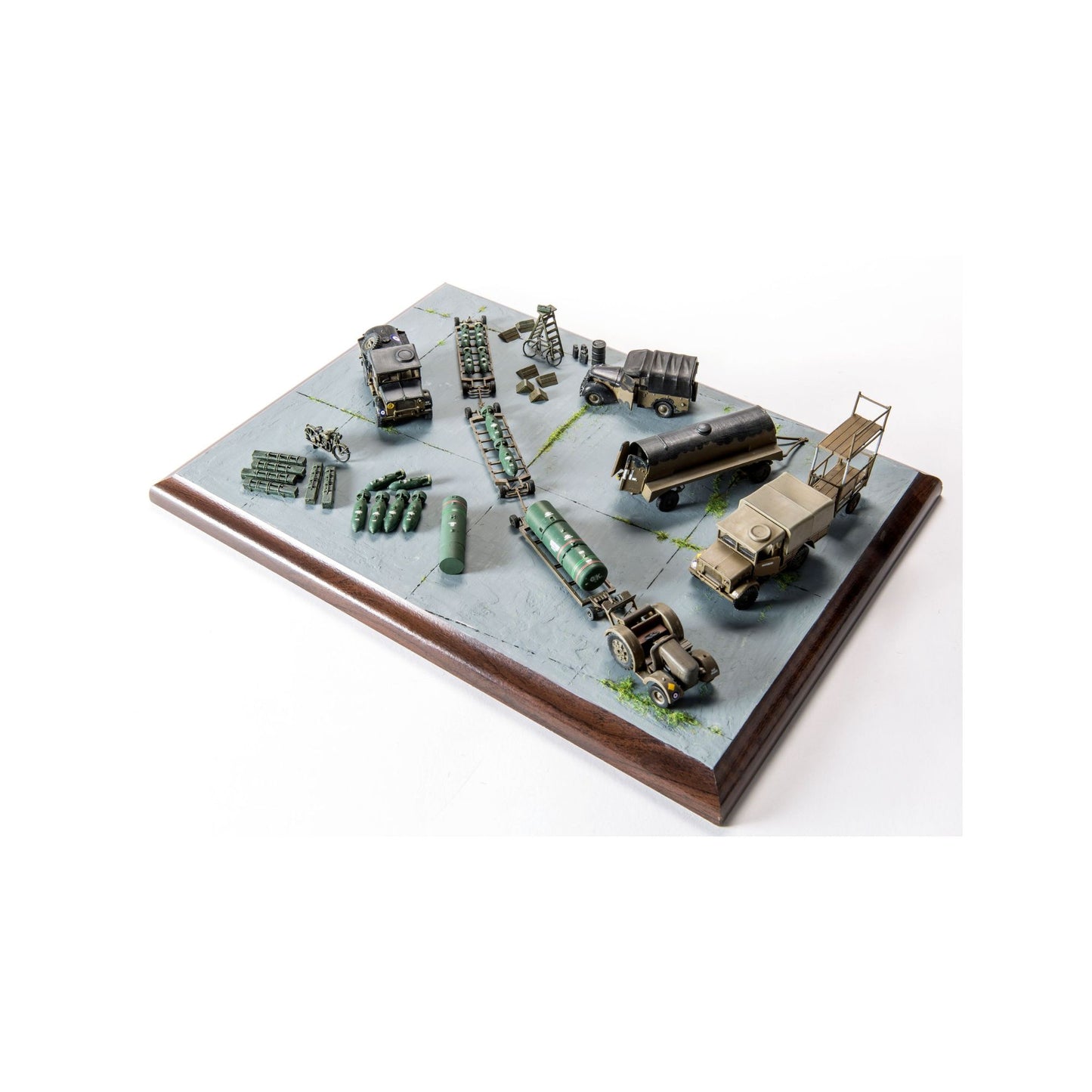 Airfix WWII RAF bomber re-supply set model diorama