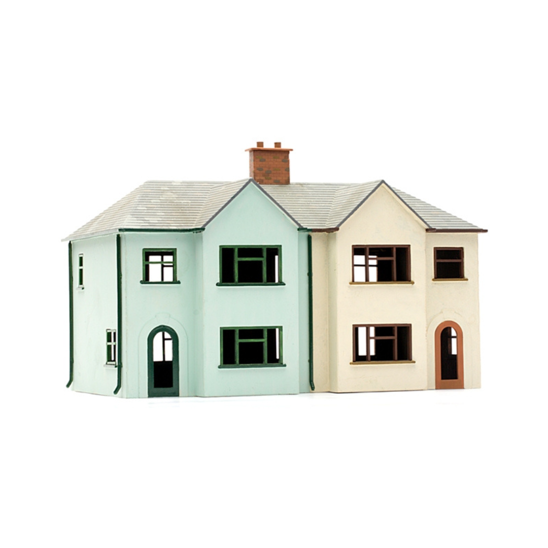 Pair of Semi Detached Houses 00 Plastic Scale Model Kit